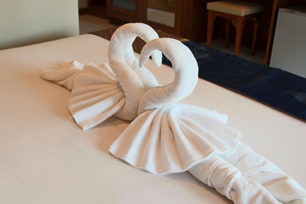Good Nice Hotel Patong Экстерьер фото